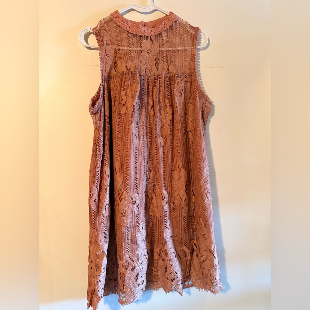 Lace Sleeveless Dress in Dusty Pink